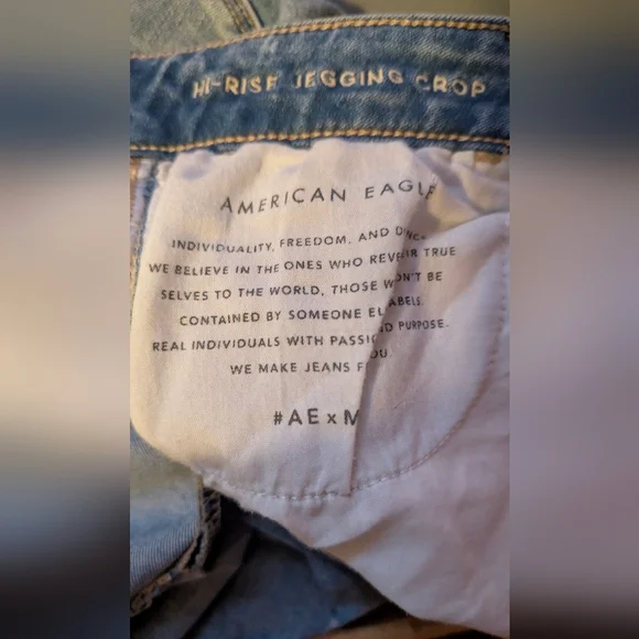 American  Eagle Outfitters High Rise Crop Light Blue Distressed Jeans - Picture 15 of 15